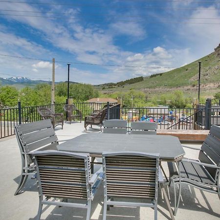 Central Lava Hot Springs Studio With Deck And Views! Exteriér fotografie